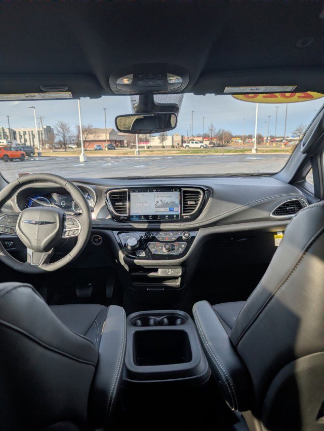 New 2026 Chrysler Pacifica Select image 5