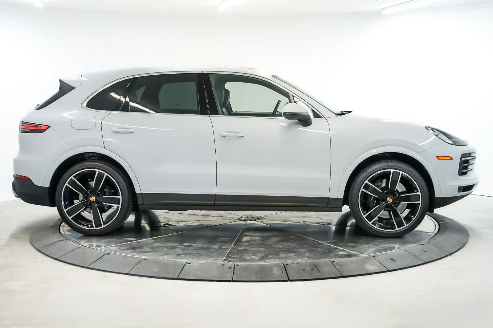 Certified 2023 Porsche Cayenne AWD/4WD image 8