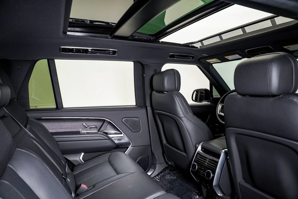 Used 2025 Land Rover Range Rover Long Wheelbase SE AWD/4WD image 17