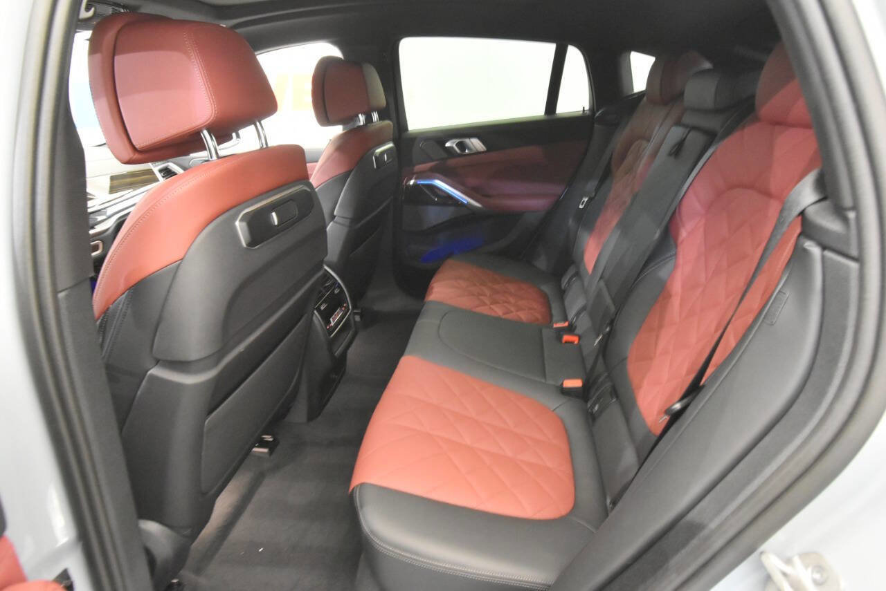 Used 2025 BMW X6 xDrive40i w/ Climate Comfort Package image 16