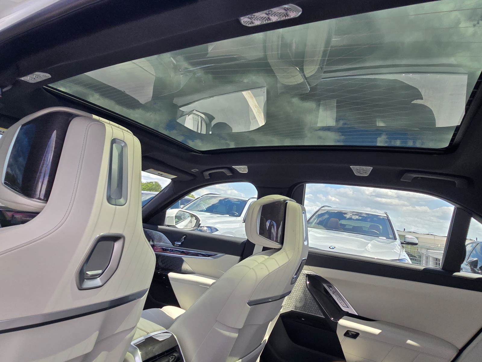 New 2026 BMW 750e xDrive w/ Executive Package AWD/4WD image 28