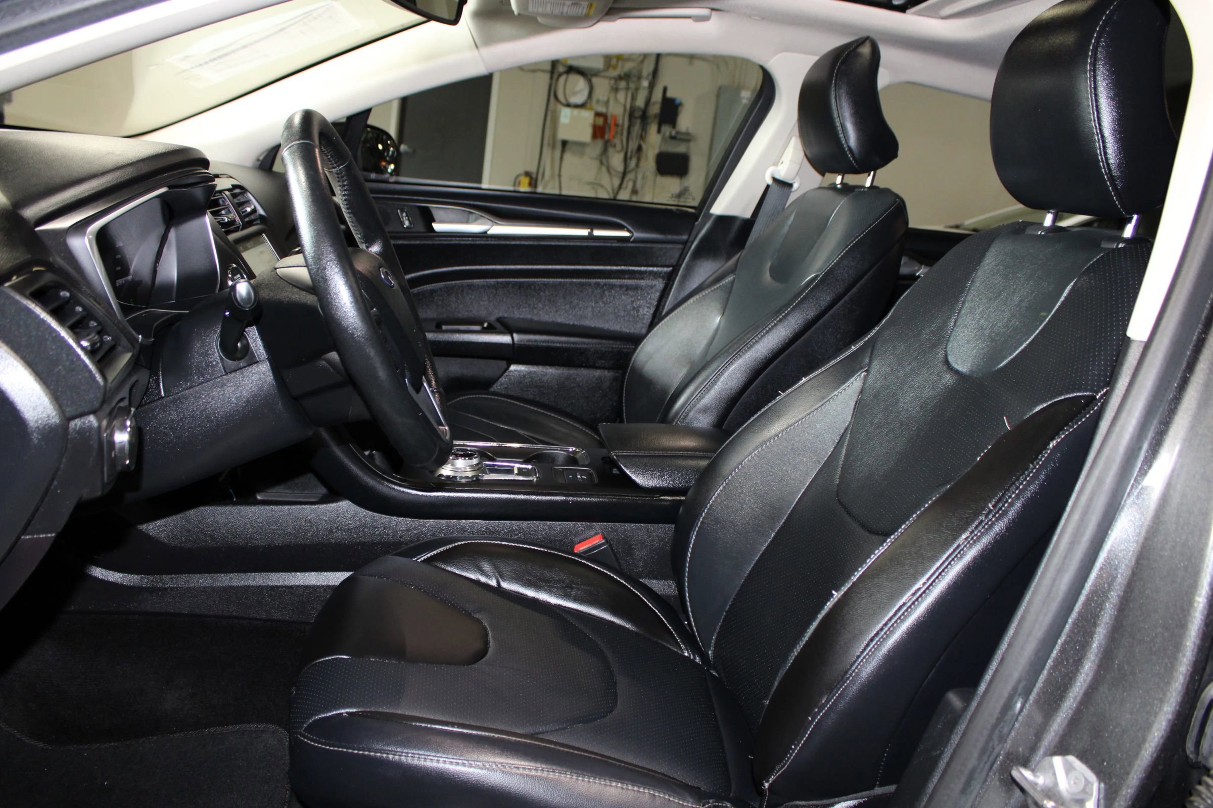 Used 2017 Ford Fusion Energi Titanium FWD image 31