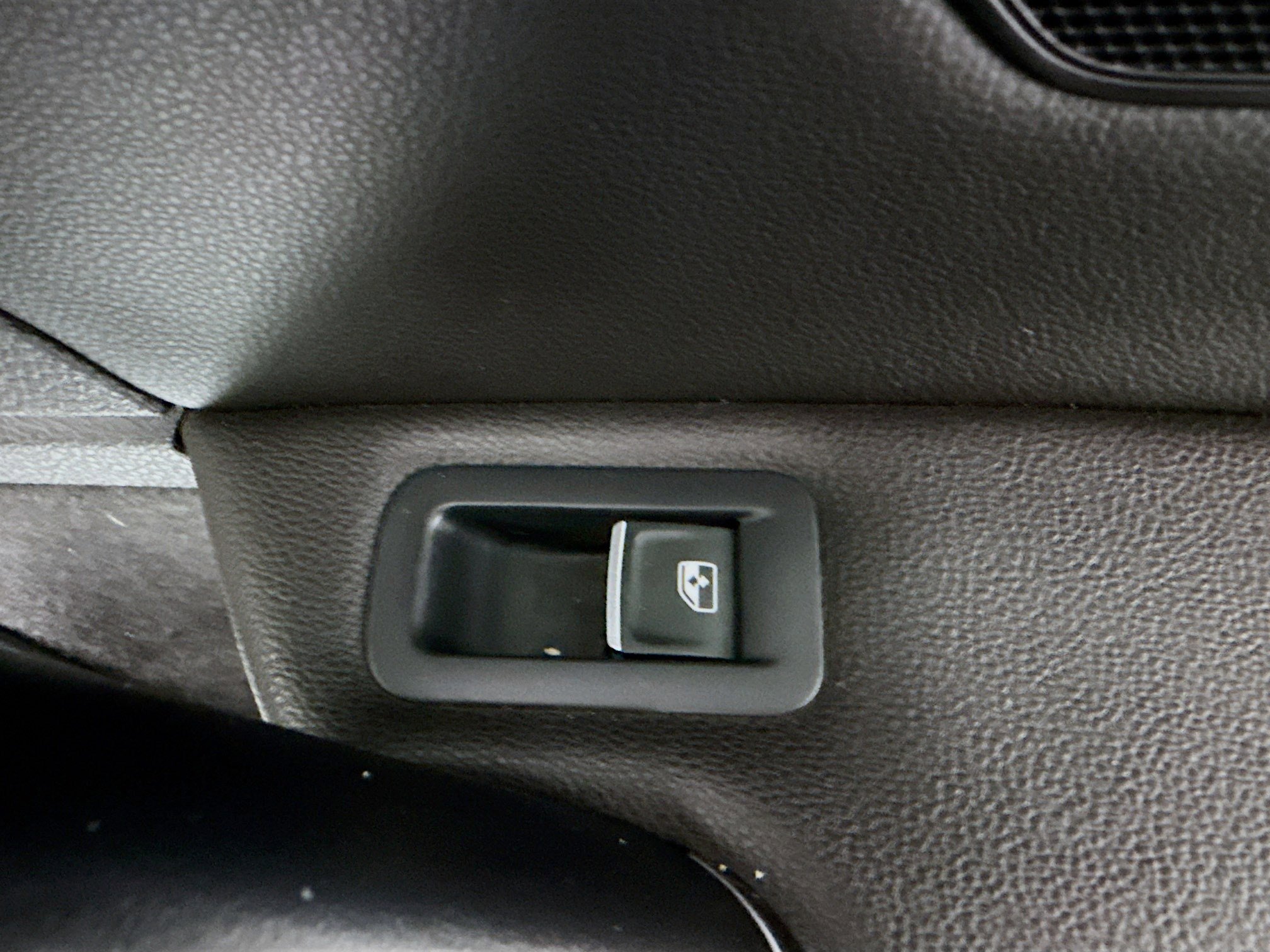 Used 2017 Volkswagen GTI SE image 31