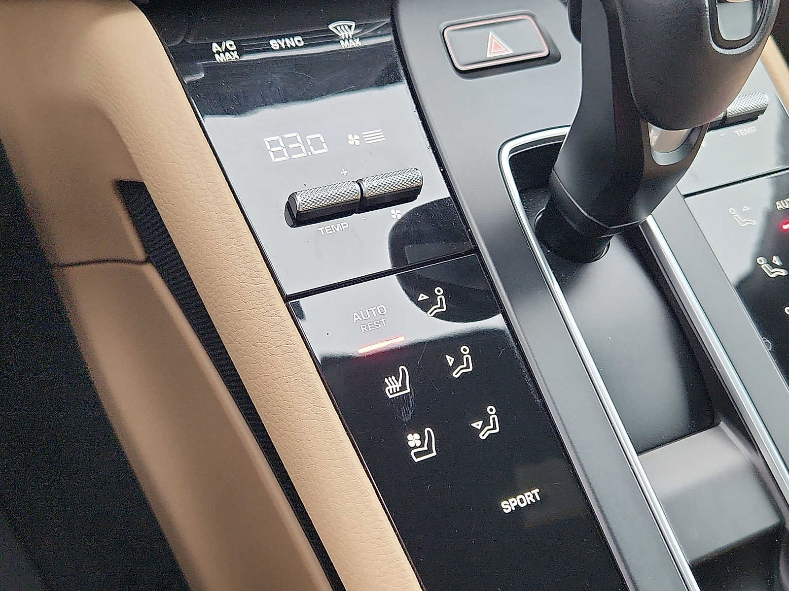 Used 2023 Porsche Macan AWD/4WD image 15