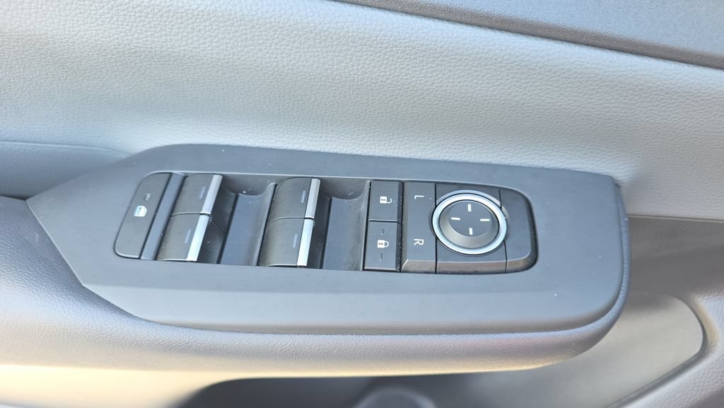 Used 2024 Toyota Prius XLE FWD image 22
