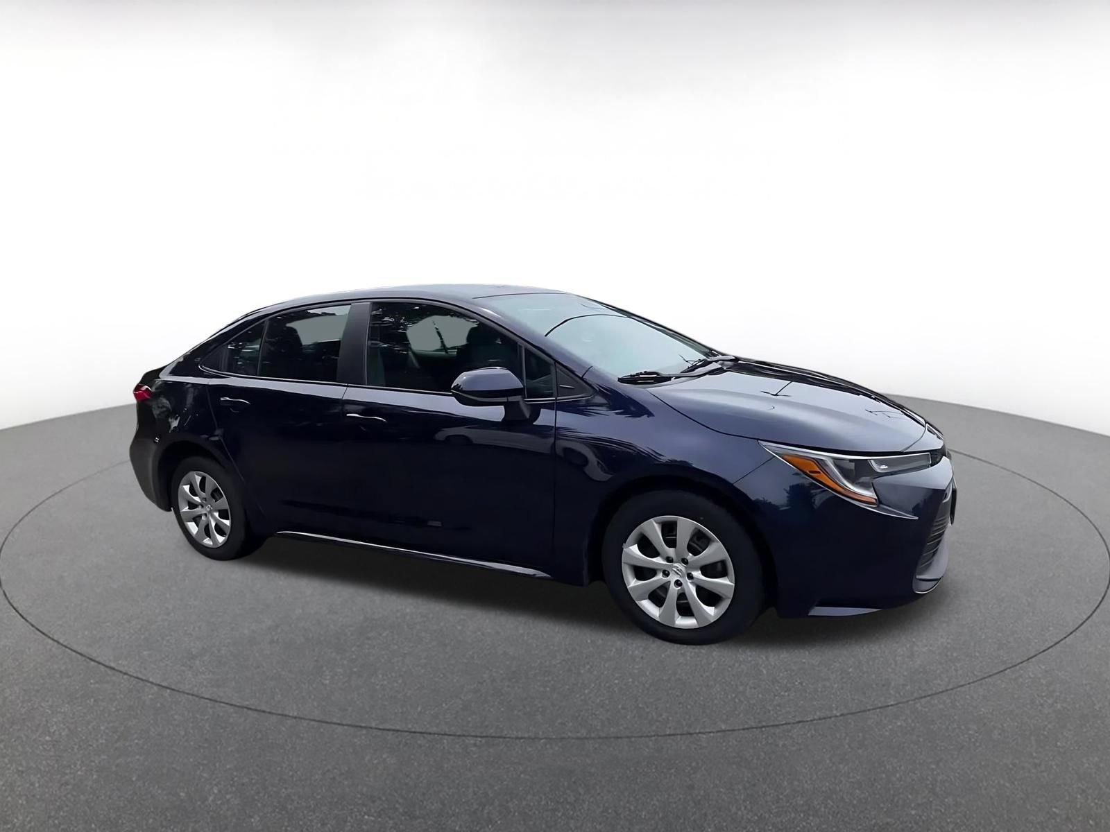 Used 2025 Toyota Corolla LE FWD image 2