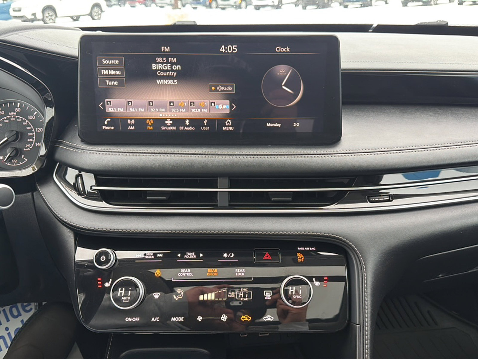 Used 2023 INFINITI QX60 Pure image 11