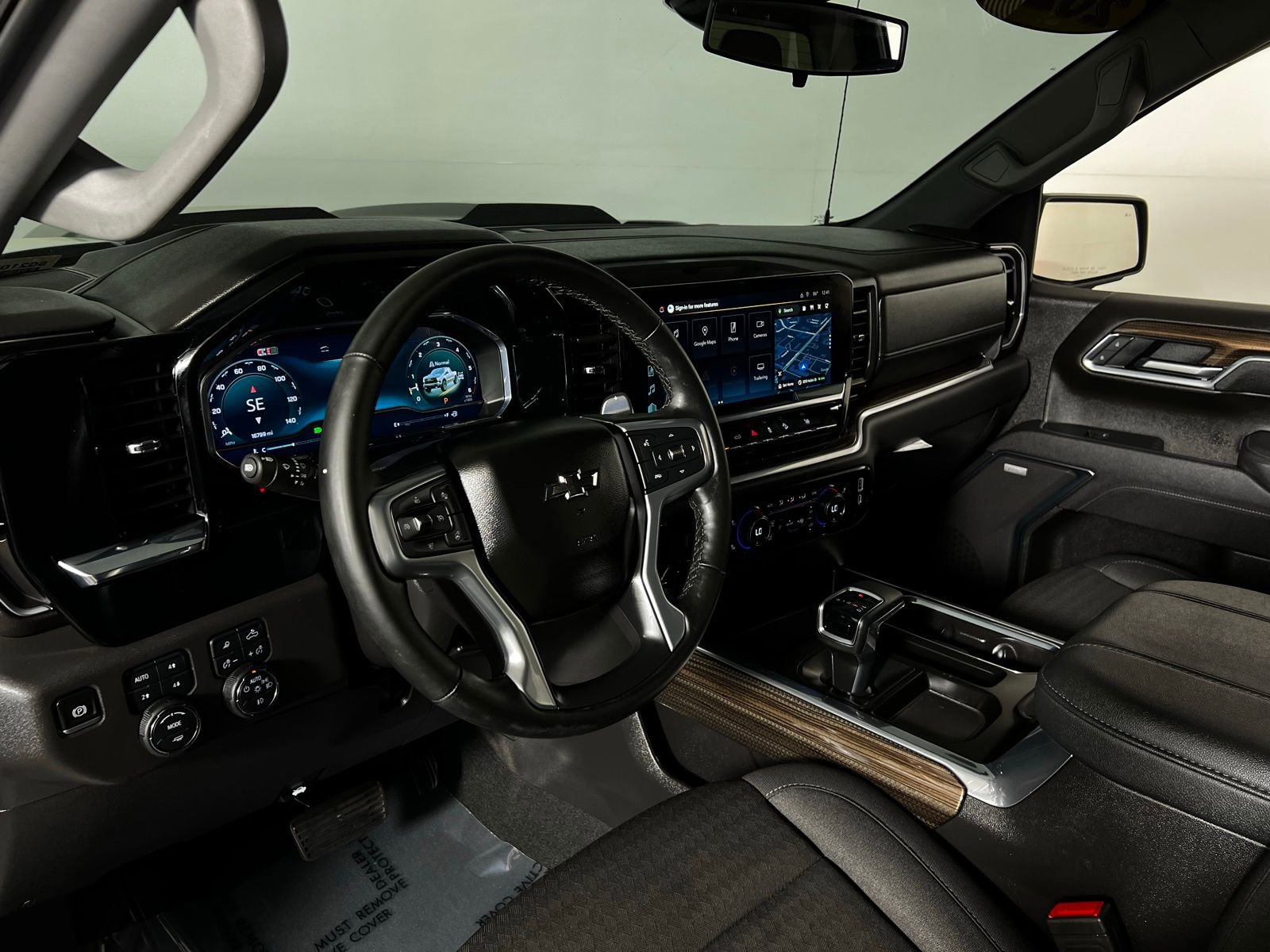 Used 2025 Chevrolet Silverado 1500 LT Trail Boss w/ Convenience Package II image 12