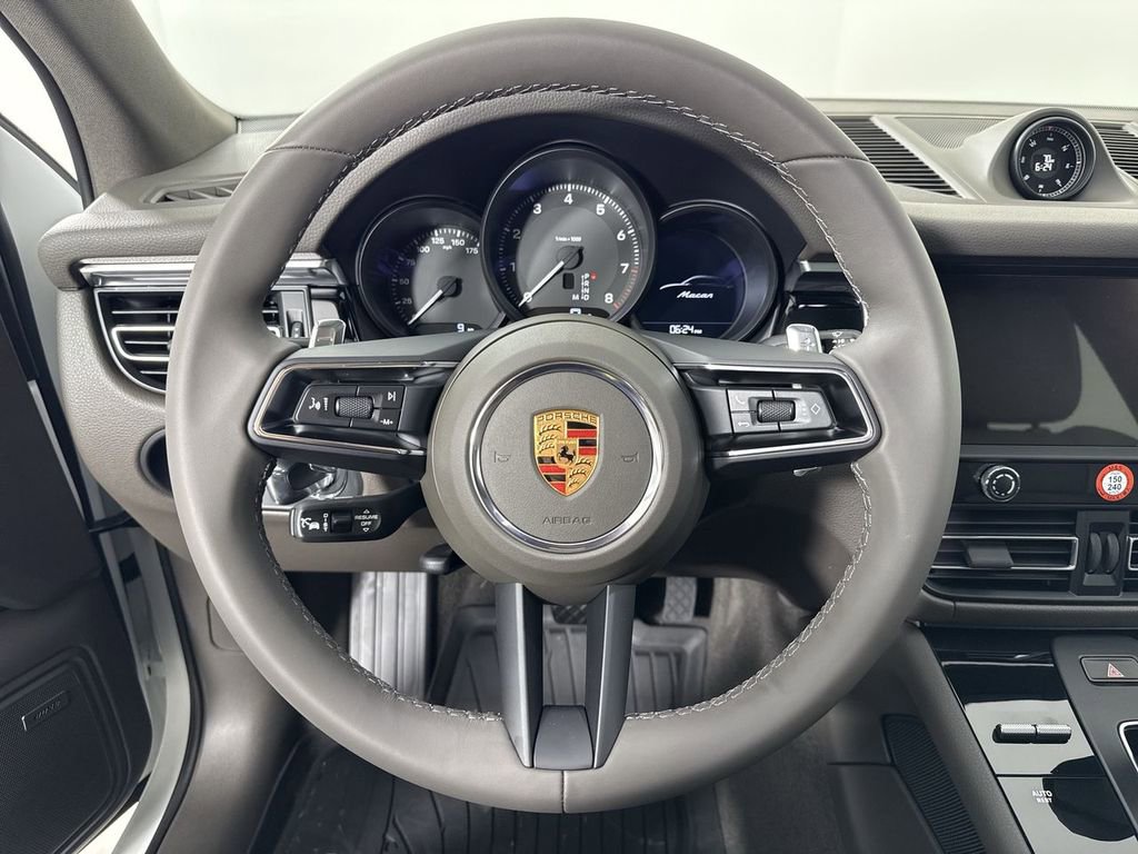 New 2026 Porsche Macan AWD/4WD image 36
