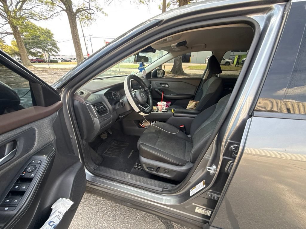 Used 2021 Nissan Rogue SV FWD image 11