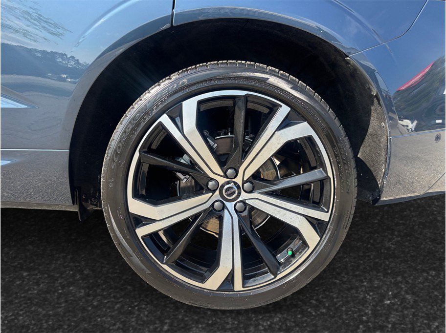 Used 2024 Volvo XC60 B5 Ultimate AWD/4WD image 16