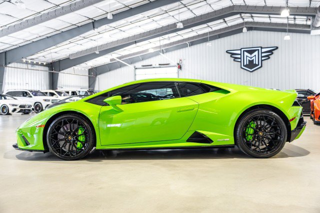 Used 2022 Lamborghini Huracan EVO RWD image 3