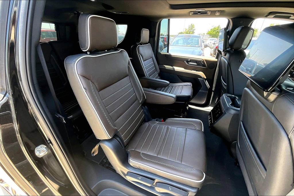 Used 2025 GMC Yukon XL Denali Ultimate w/ LPO, Floor Liner Package AWD/4WD image 34