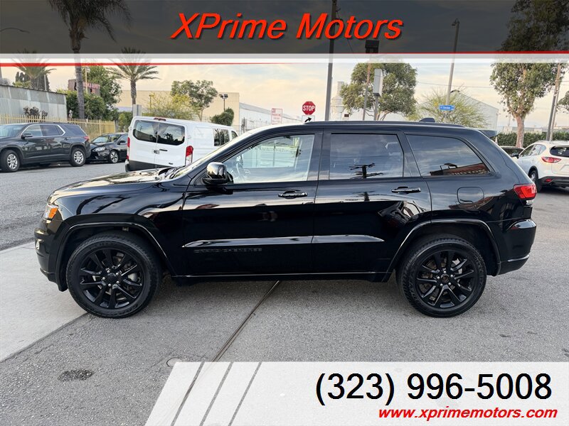 Used 2017 Jeep Grand Cherokee Altitude AWD/4WD image 4