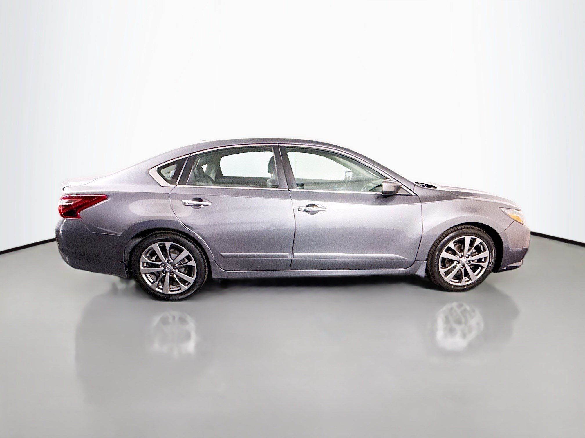Used 2018 Nissan Altima 2.5 SR w/ SR Special Edition FWD image 11