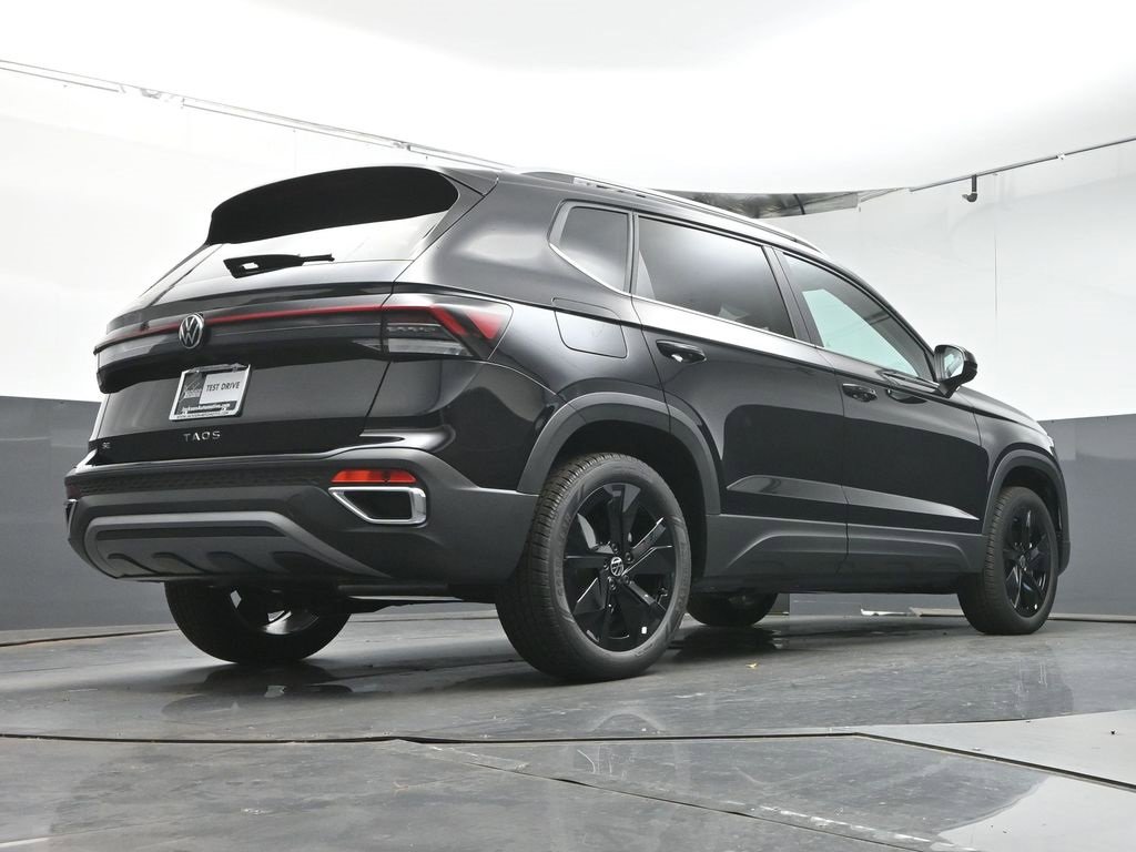 New 2025 Volkswagen Taos SE image 39