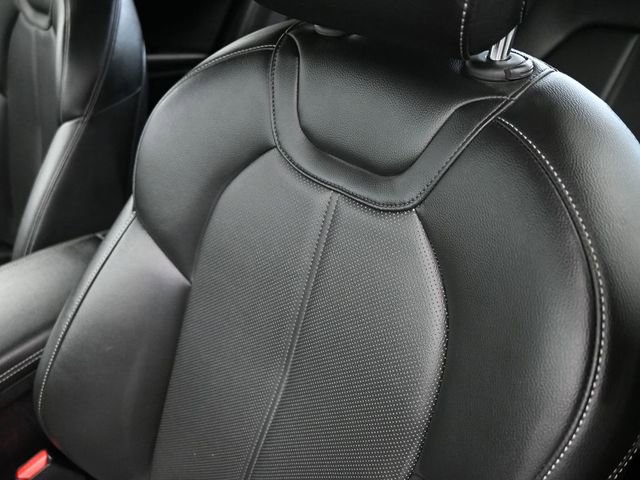 Used 2025 Genesis G70 2.5T image 18