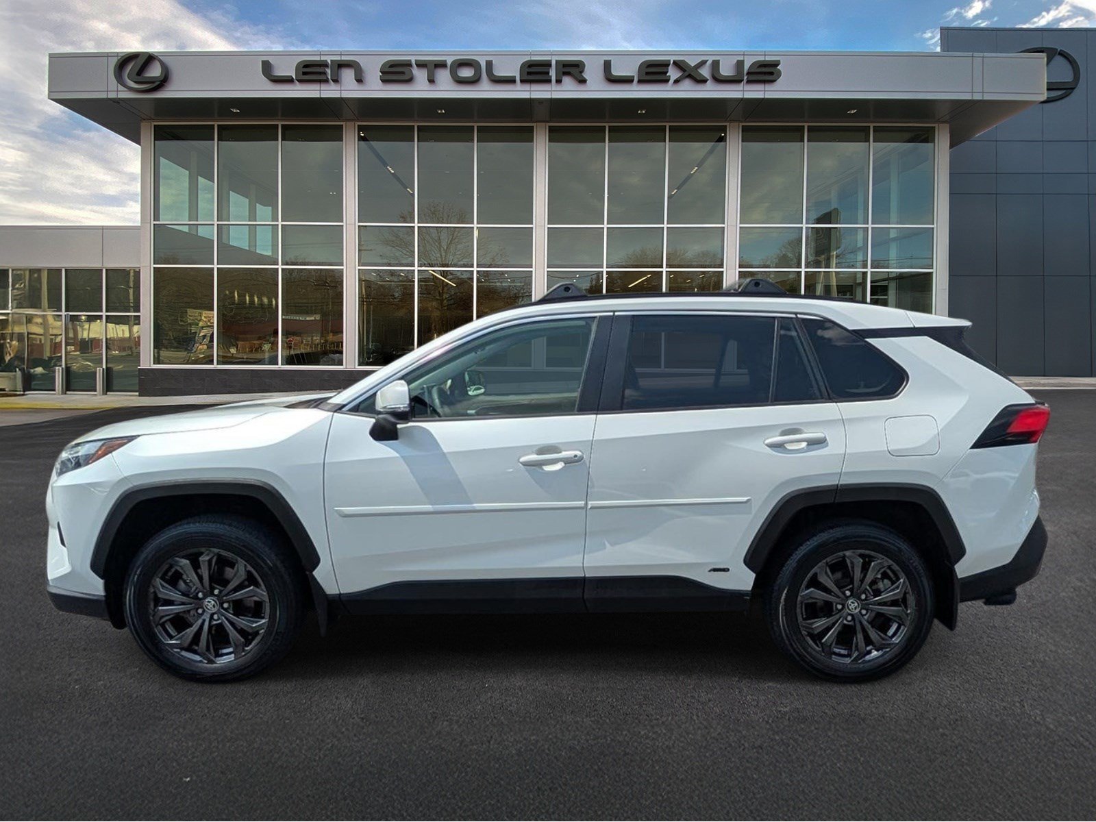 Used 2024 Toyota RAV4 XLE Premium AWD/4WD image 6