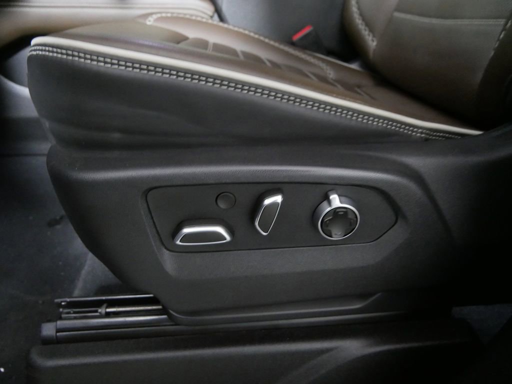 Used 2025 GMC Yukon Denali Ultimate image 17