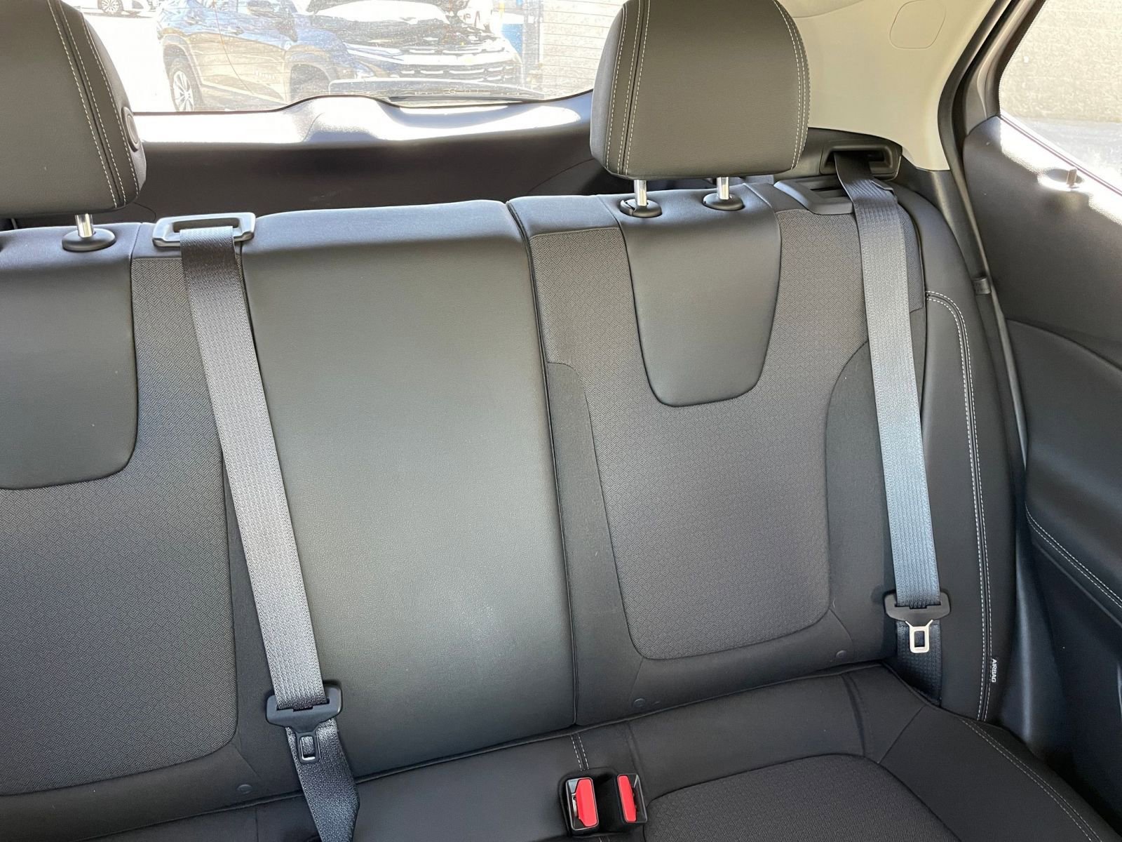 Used 2025 Buick Encore GX Preferred image 36