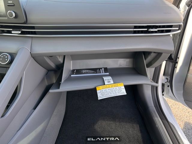 Used 2025 Hyundai Elantra SE image 23