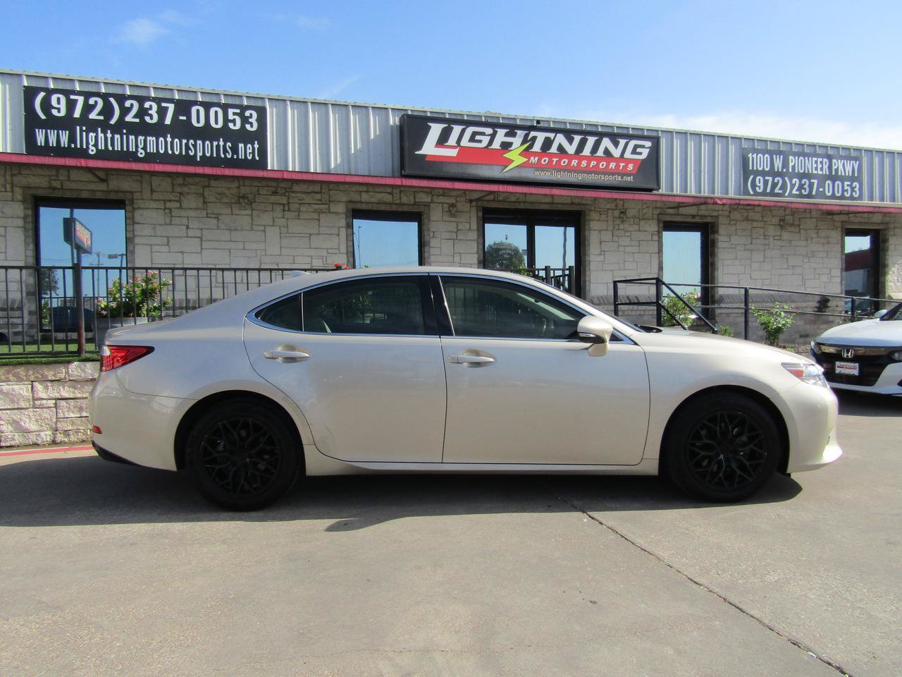 Used 2015 Lexus ES 350 w/ Premium Package FWD image 5