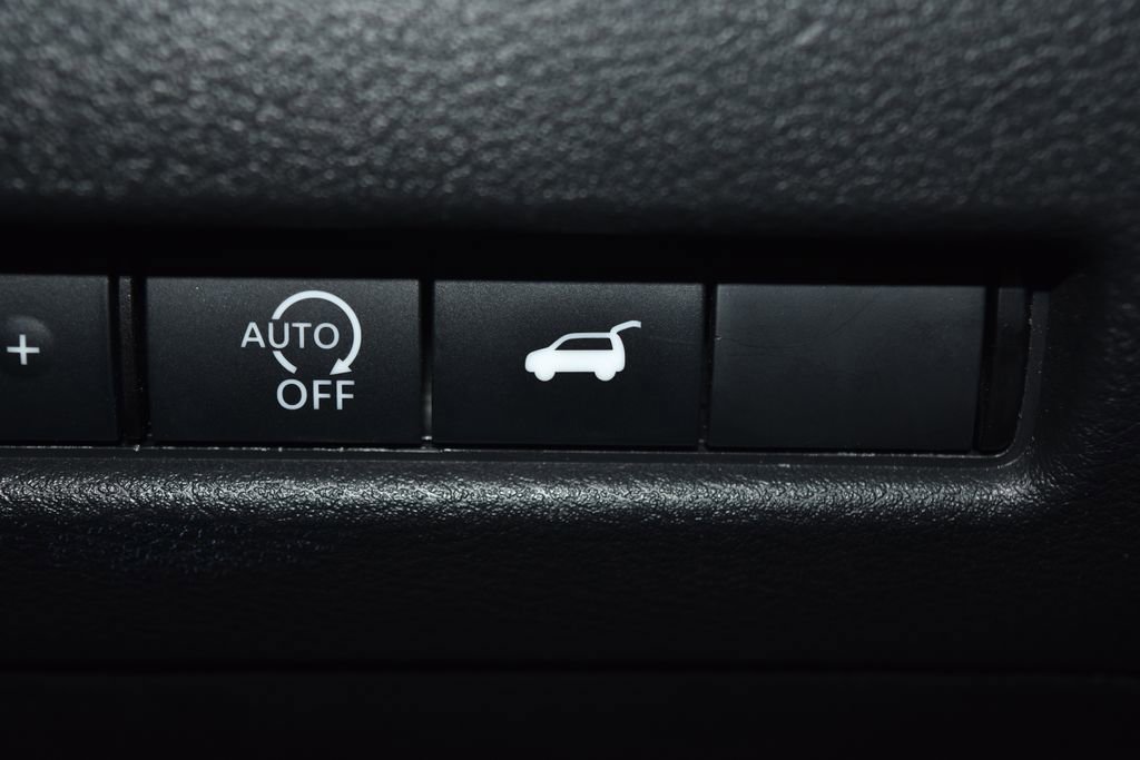 Certified 2026 Nissan Rogue SL AWD/4WD image 17