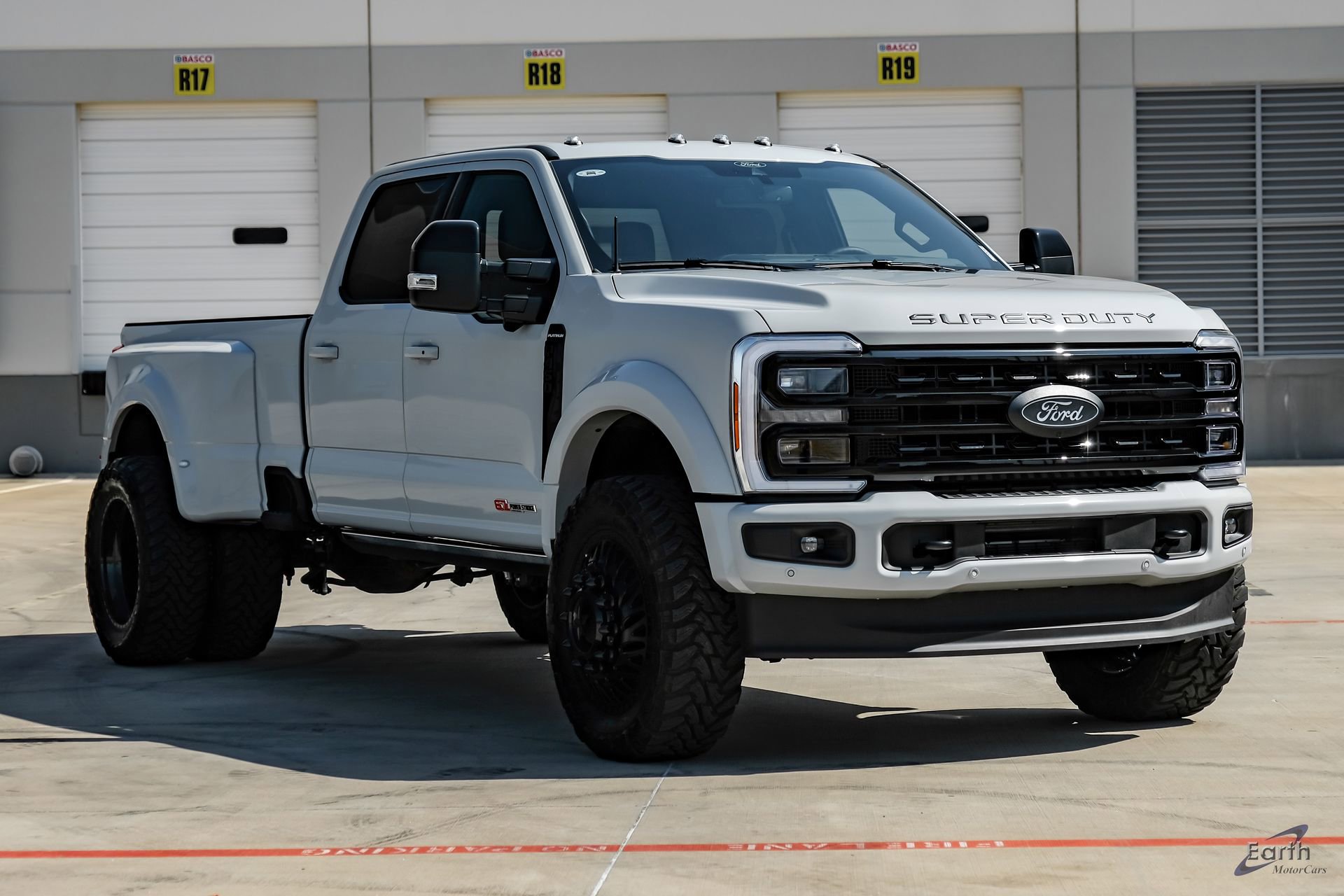 Used 2026 Ford F450 Platinum w/ FX4 Off-Road Package AWD/4WD image 25