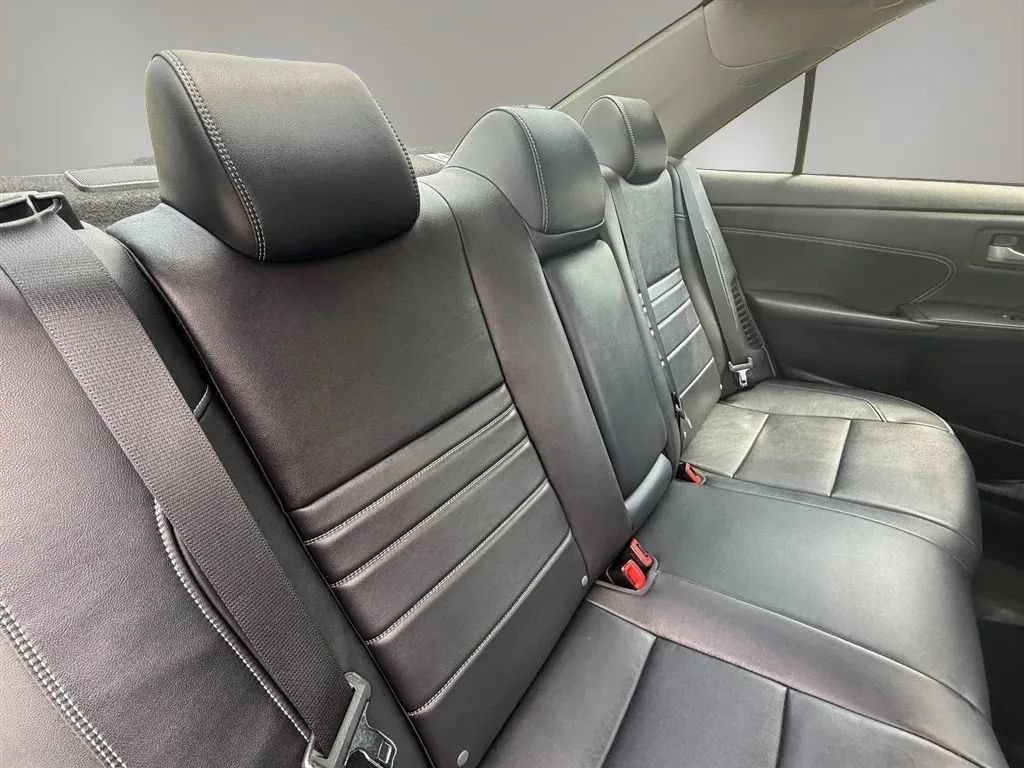 Used 2015 Toyota Camry XLE w/ Moonroof Package FWD image 27