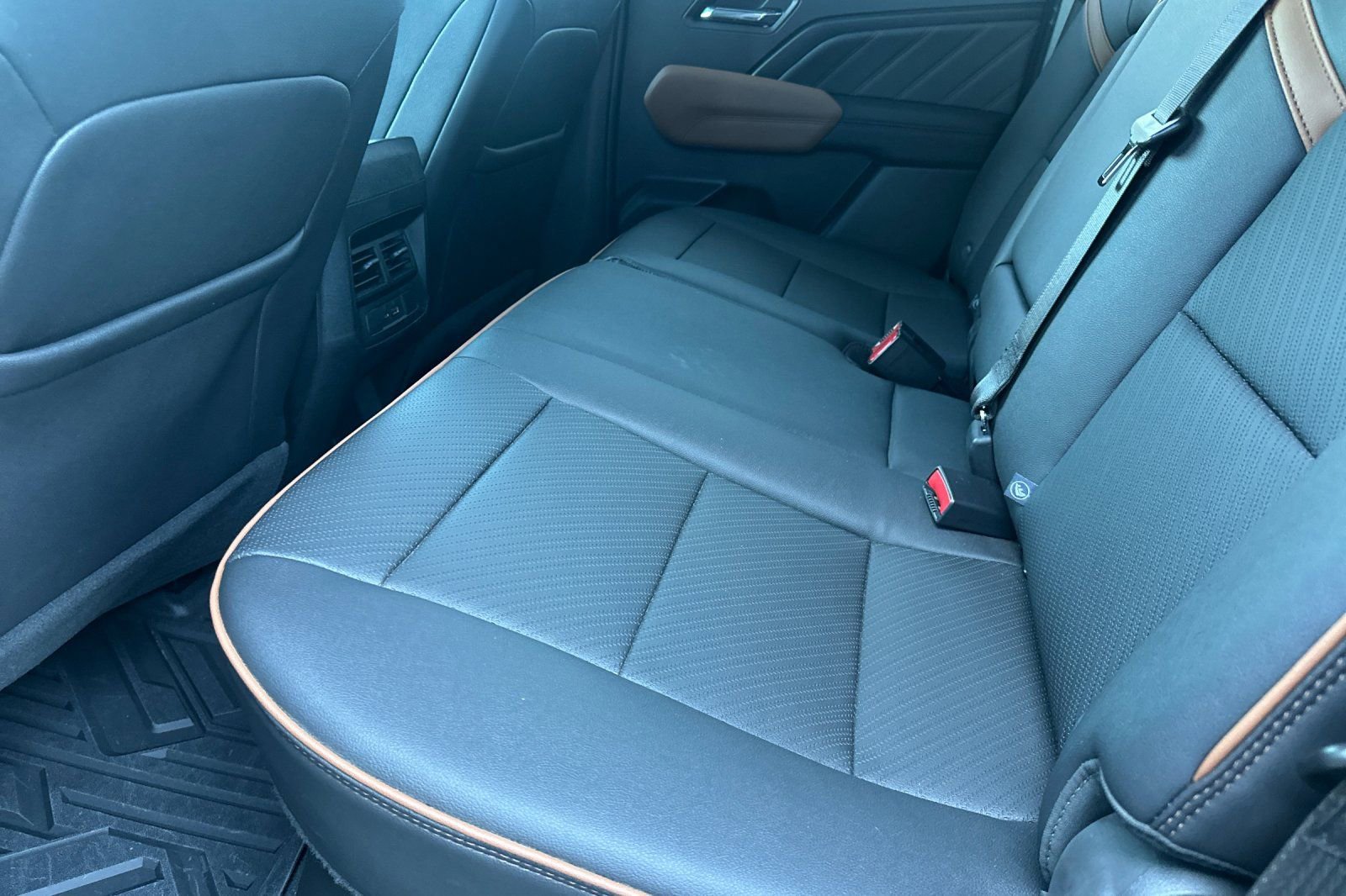 Used 2023 GMC Canyon AT4 w/ AT4 Premium Package AWD/4WD image 13