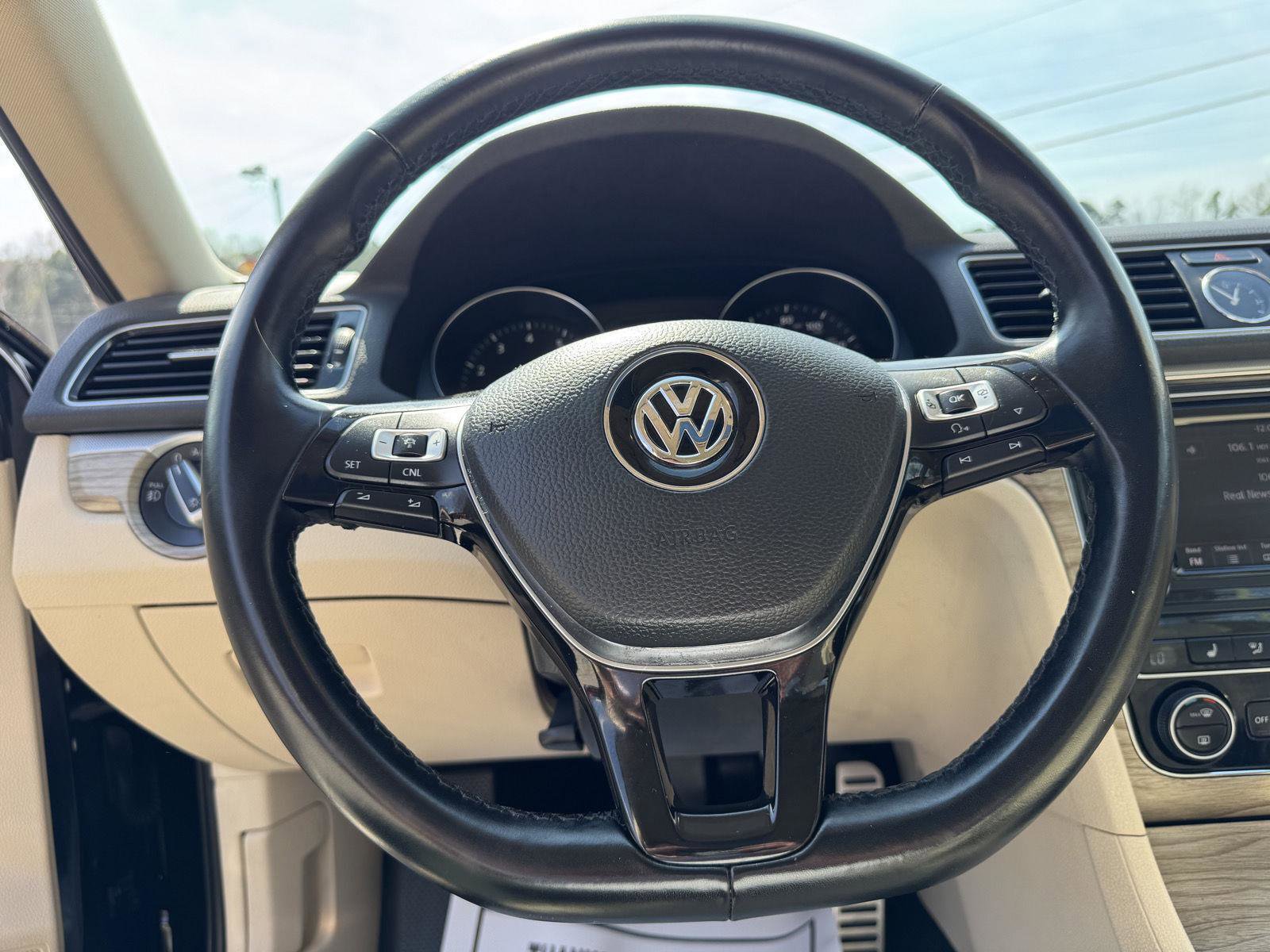 Used 2019 Volkswagen Jetta SE w/ Cold Weather Package image 3