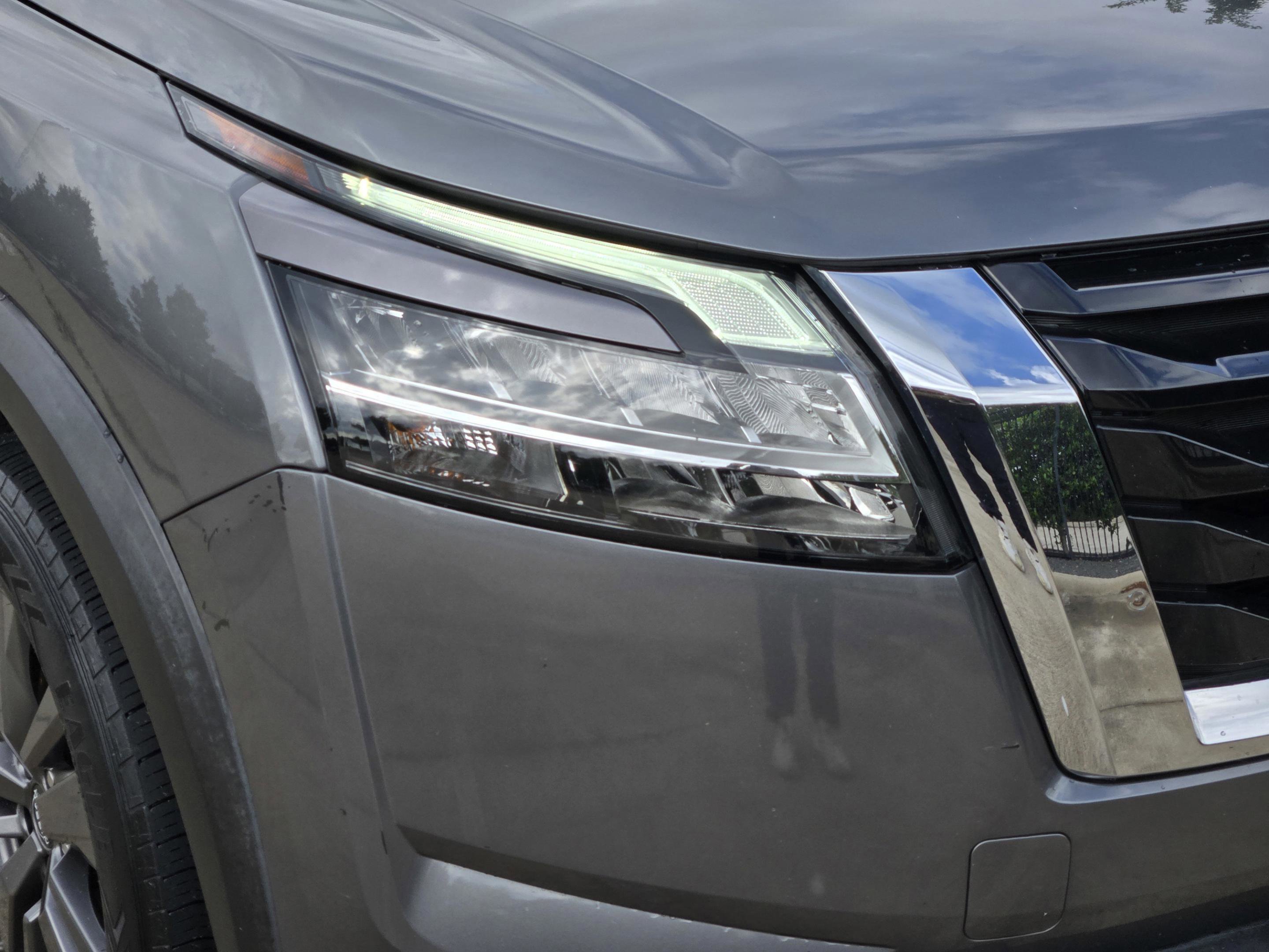 Used 2022 Nissan Pathfinder SV w/ SV Premium Package AWD/4WD image 36