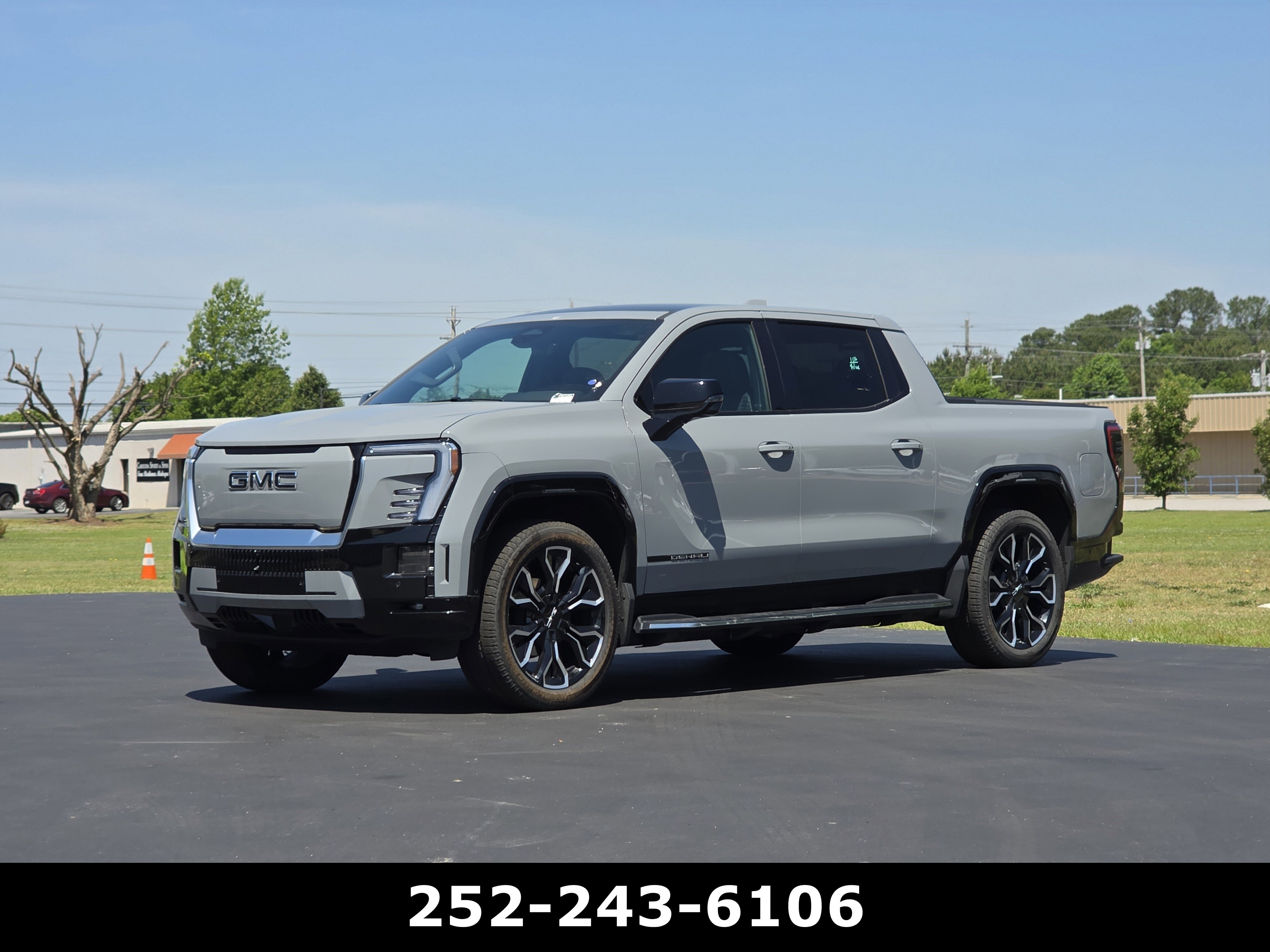 Used 2025 GMC Sierra EV Denali AWD/4WD image 3