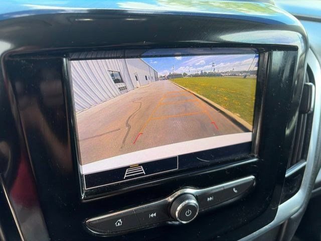 Used 2021 Chevrolet Traverse LS AWD/4WD image 23