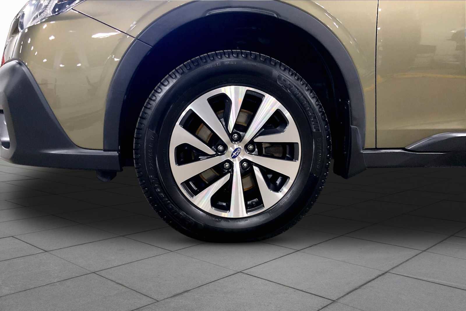 Used 2021 Subaru Outback Premium image 11