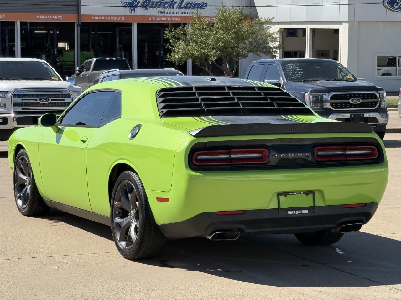 Used 2015 Dodge Challenger R/T RWD image 5
