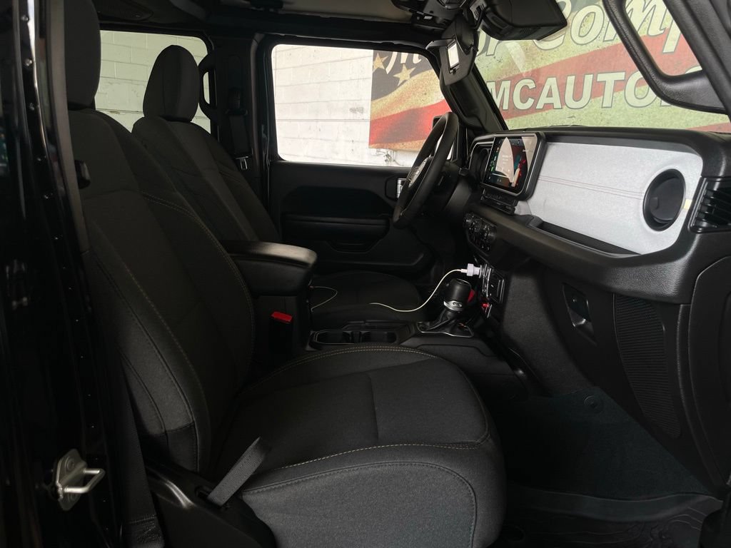 Used 2024 Jeep Wrangler Unlimited AWD/4WD image 17