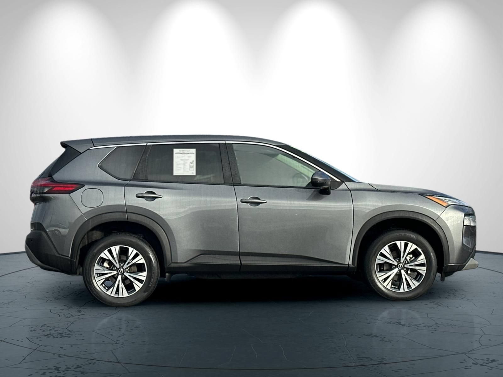 Used 2022 Nissan Rogue SV FWD image 3