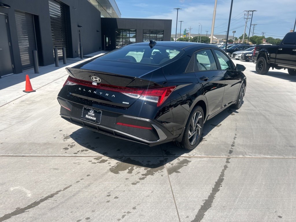 New 2025 Hyundai Elantra SEL image 8