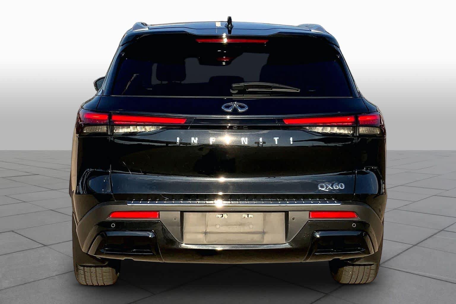 Used 2023 INFINITI QX60 Luxe w/ Performance Audio Package FWD image 4