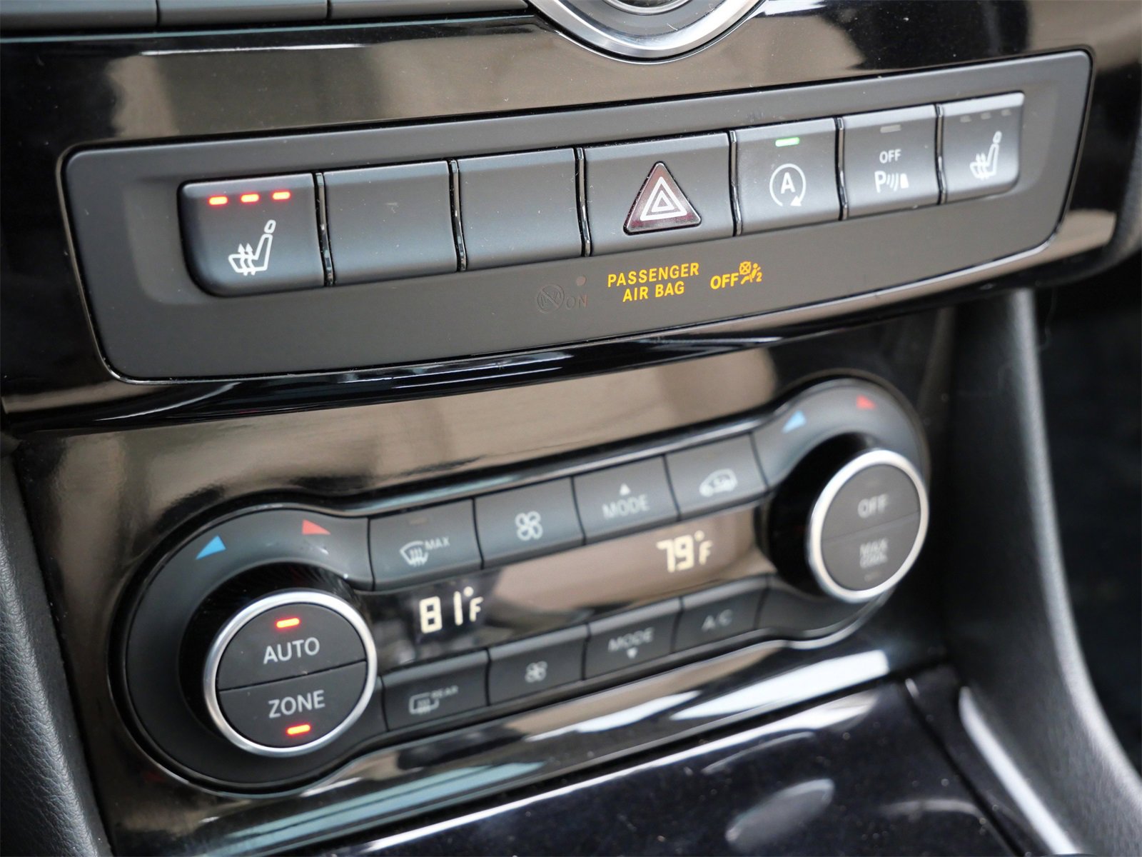 Used 2017 INFINITI QX30 Premium w/ Navigation Package image 19