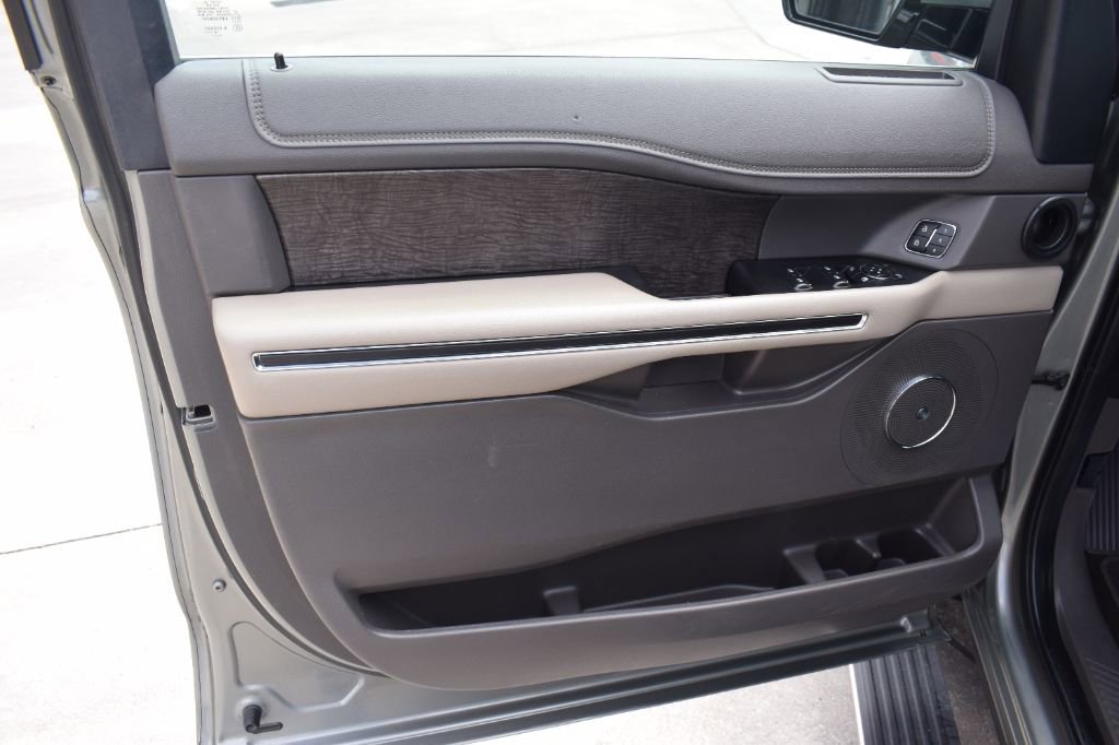 Used 2019 Ford Expedition Limited w/ Equipment Group 301A RWD image 9