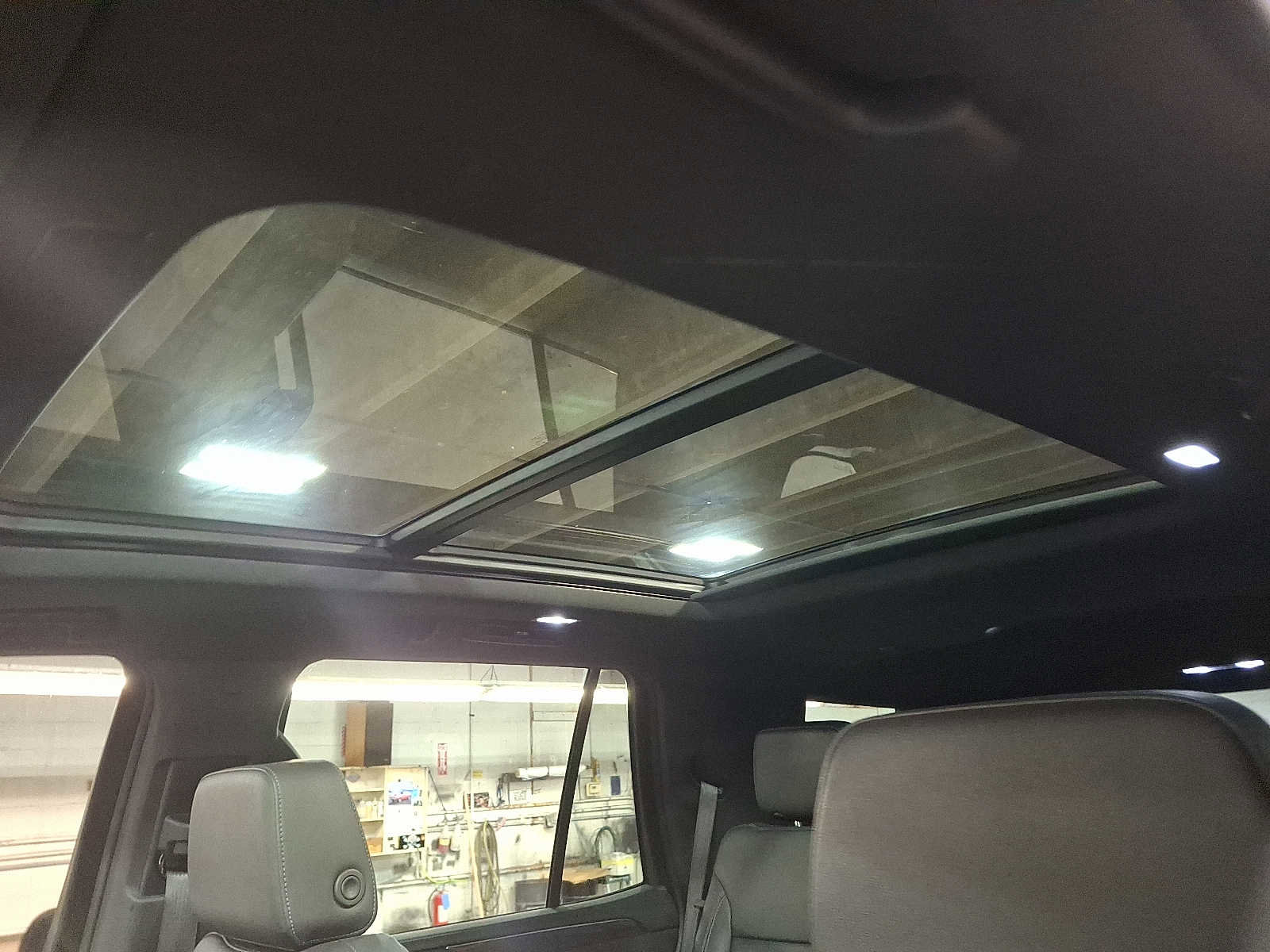 Used 2024 Chevrolet Tahoe Z71 w/ Luxury Package image 17