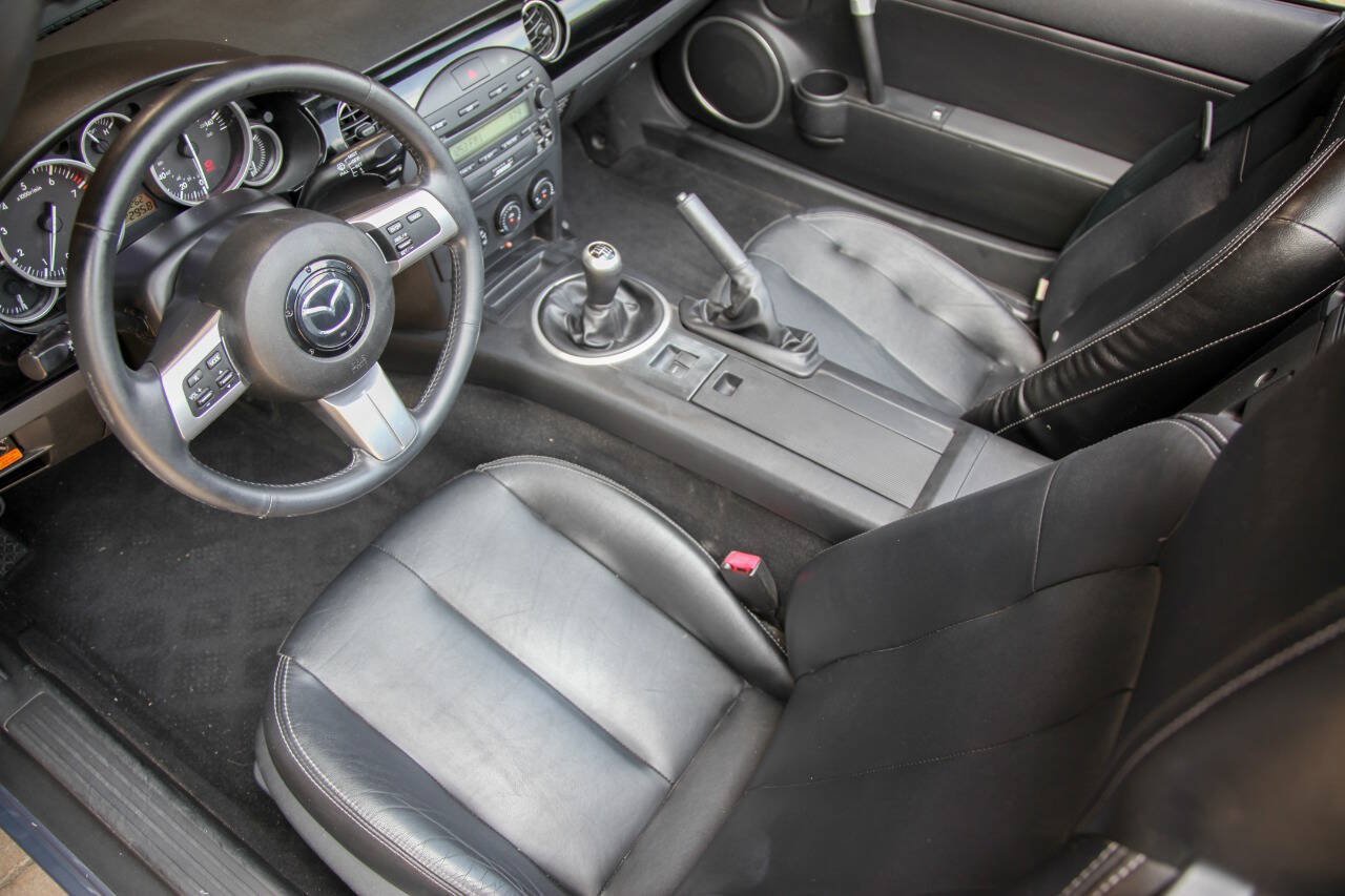 Used 2006 MAZDA MX-5 Miata Grand Touring w/ Premium Pkg RWD image 28