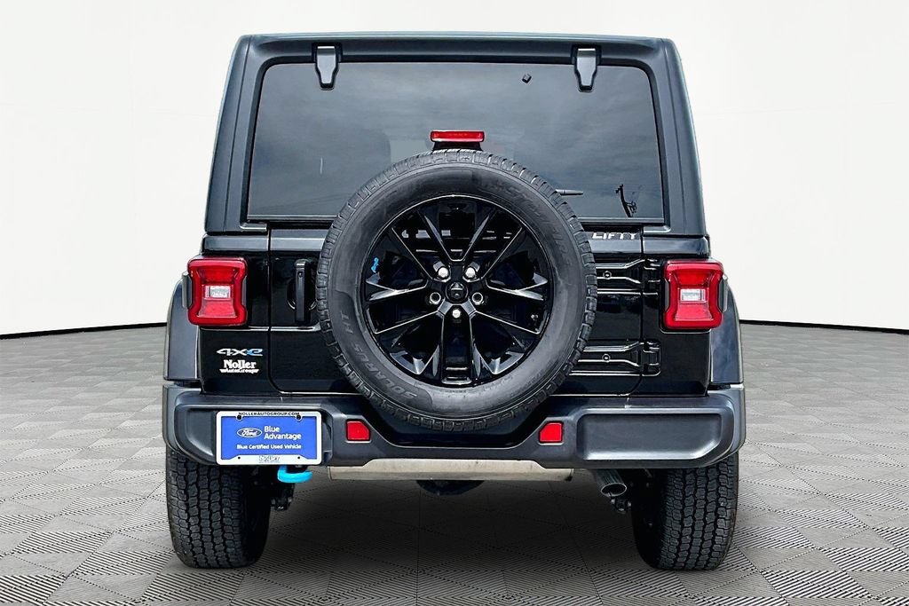Used 2022 Jeep Wrangler Unlimited Sahara w/ Cold Weather Group AWD/4WD image 4