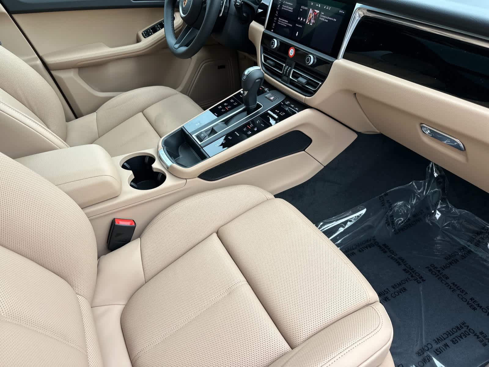 New 2026 Porsche Macan AWD/4WD image 17