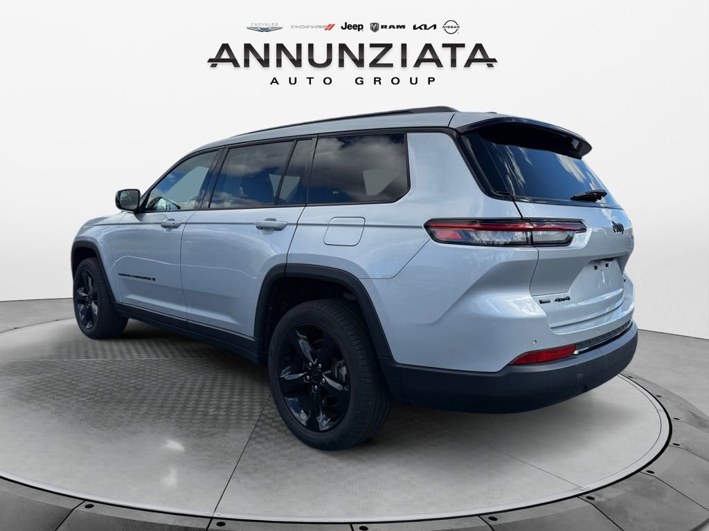 Certified 2022 Jeep Grand Cherokee L Limited w/ Black Appearance Package image 3
