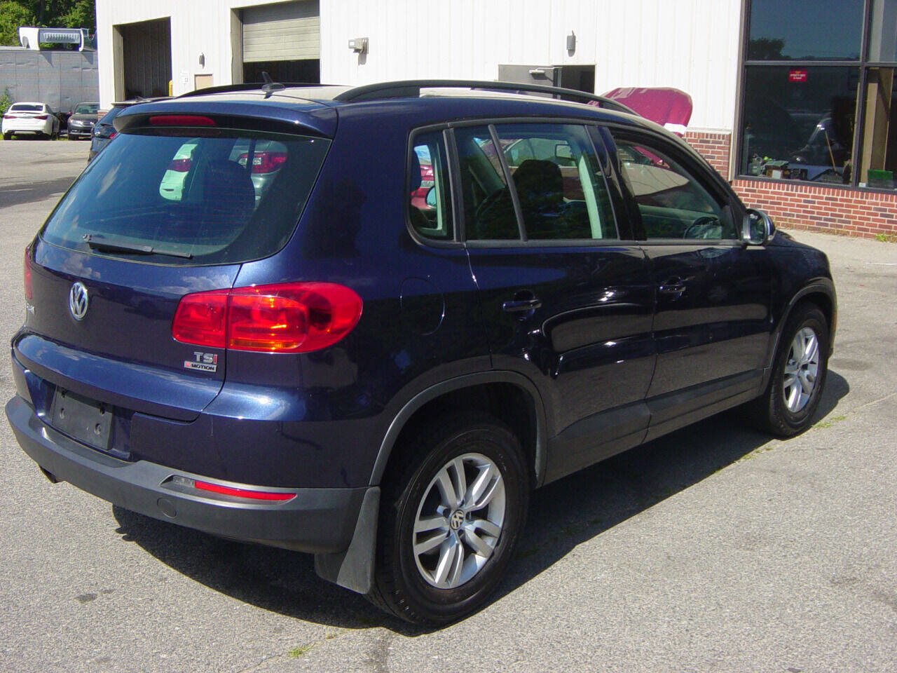 Used 2016 Volkswagen Tiguan S image 4