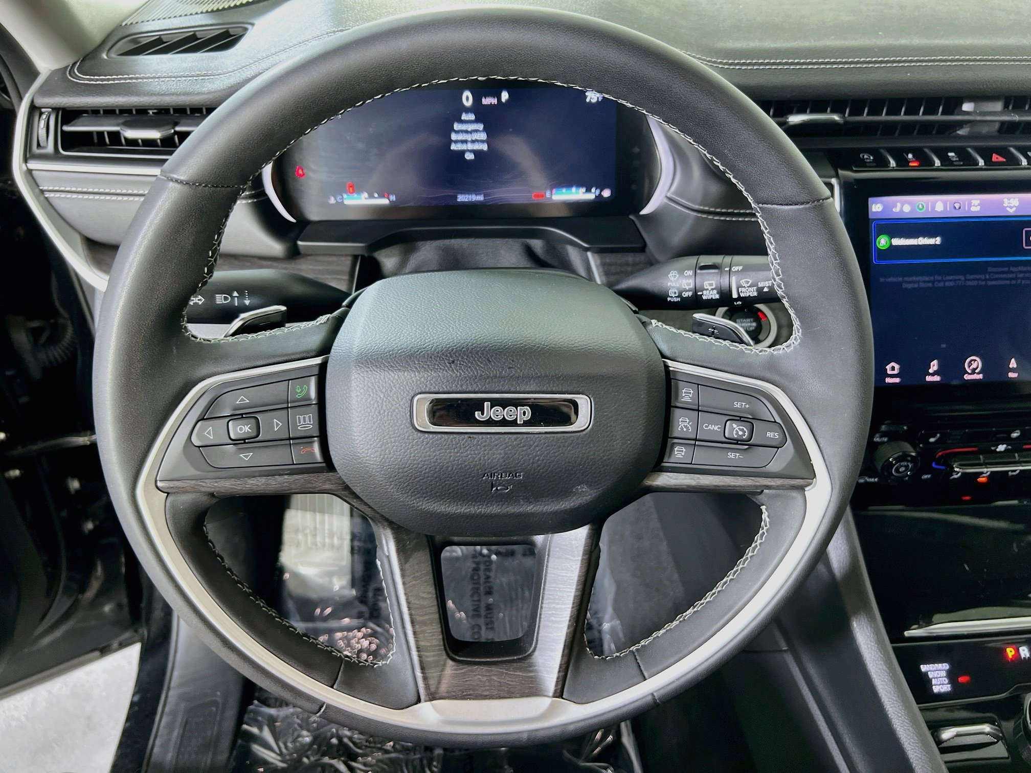 Used 2023 Jeep Grand Cherokee Limited AWD/4WD image 11