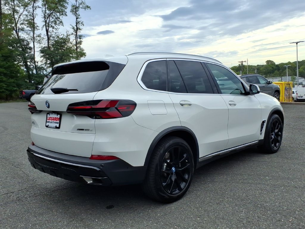 Used 2025 BMW X5 xDrive50e AWD/4WD image 6